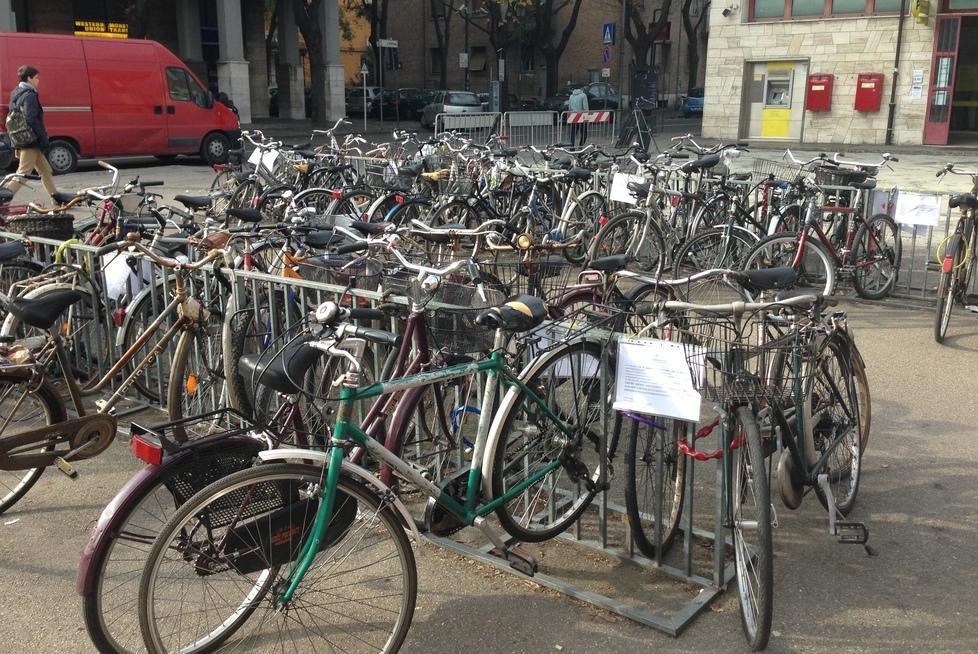 Reggio Emilia, pronte le nuove rastrelliere in stazione 