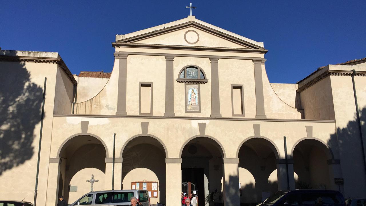 l'esterno del santuario di San Romano (foto Silvi)