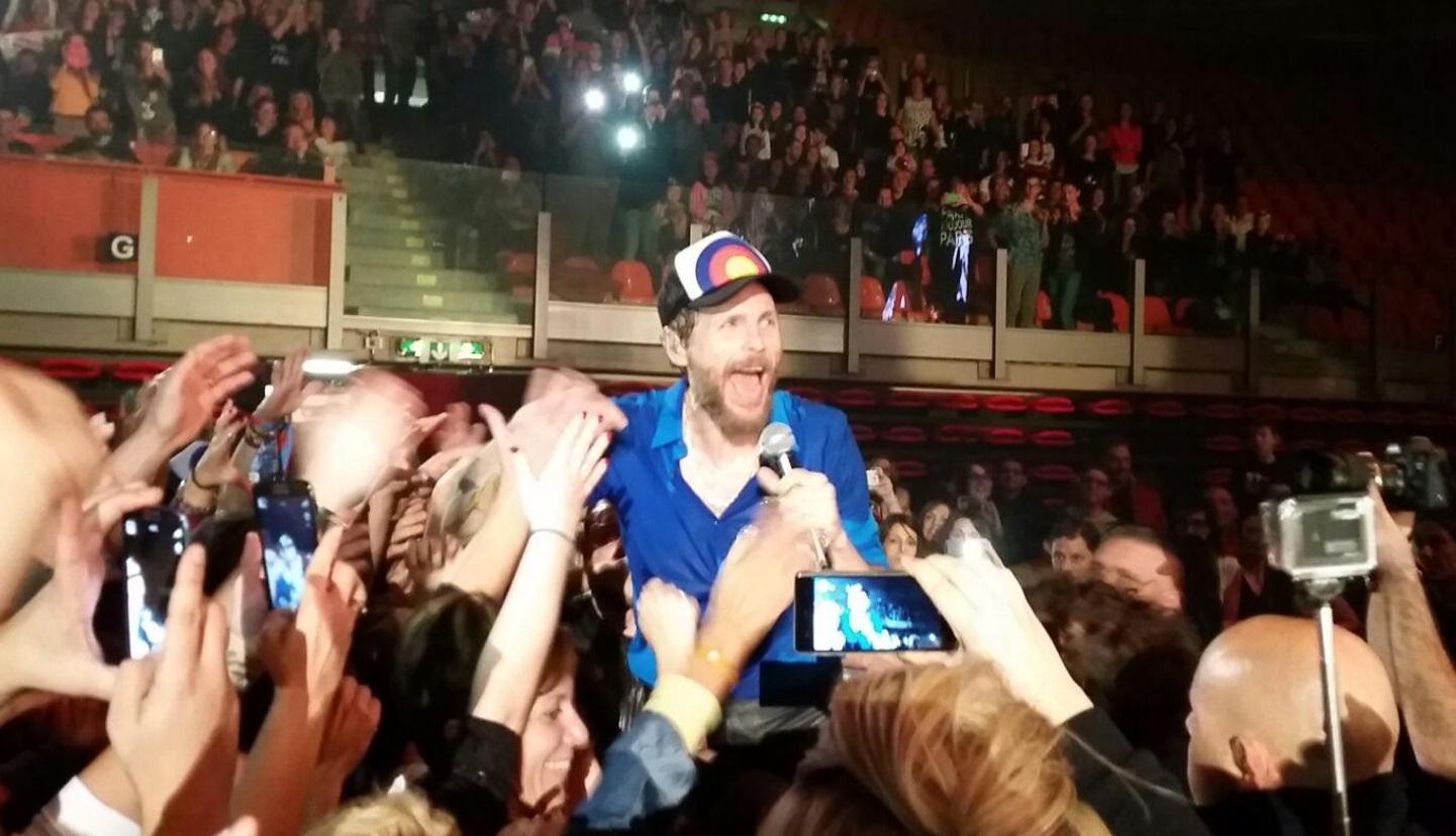 Jovanotti al PalaModì sotto l'assedio dei fan