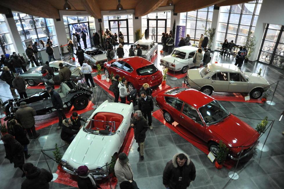 Auto d’epoca e militari al mercato dei fiori
