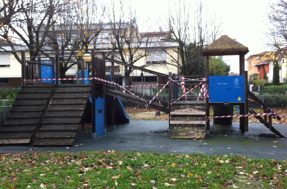 Scivolo pieno di buchi Allarme inascoltato 