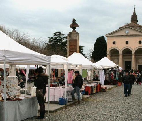 Villaggio di Babbo Natale in piazza Garibaldi 