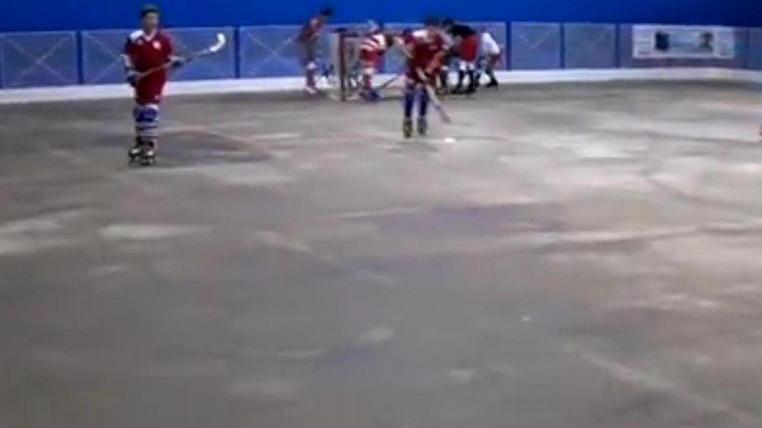 Pista di hockey fradicia «Si rischiano incidenti seri»