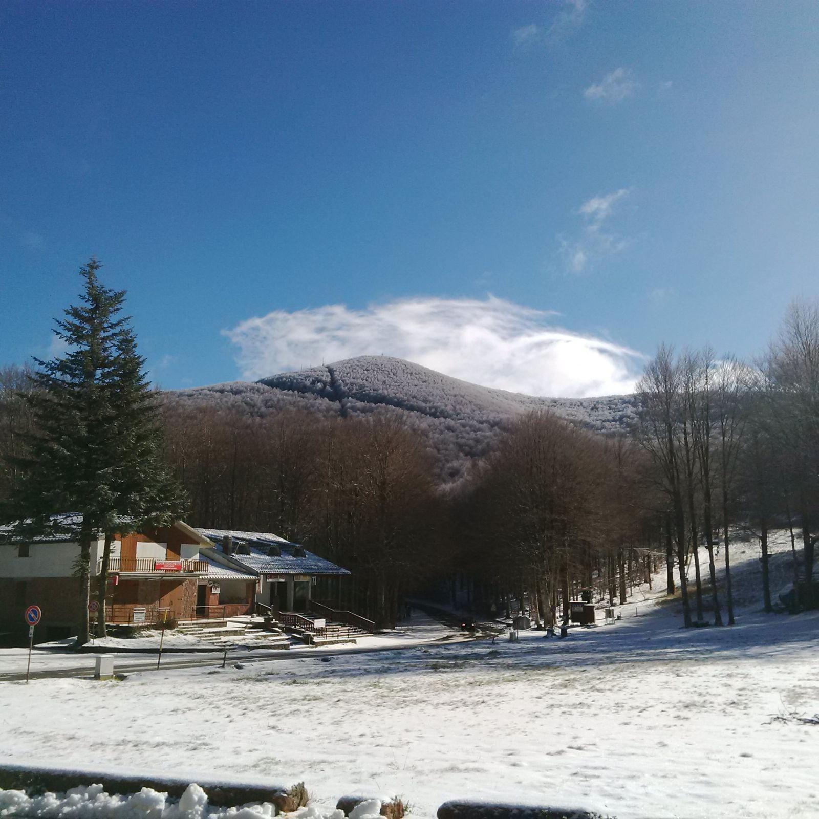 La vetta dell'Amiata imbiancata