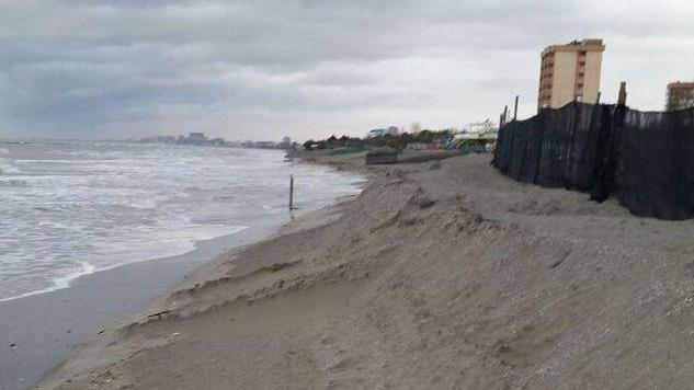 Il mare s’ingrossa e torna a erodere le spiagge