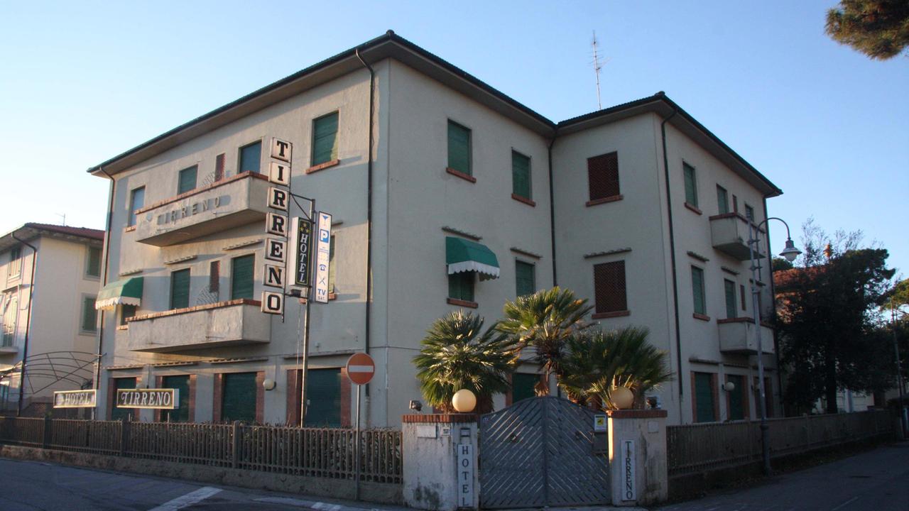 L'ex hotel Tirreno di Focette nei pressi del quale si è verificato l'episodio