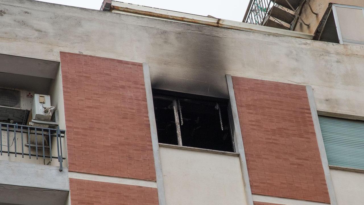 L'abitazione danneggiata dall'incendio (foto Mario Rosas)