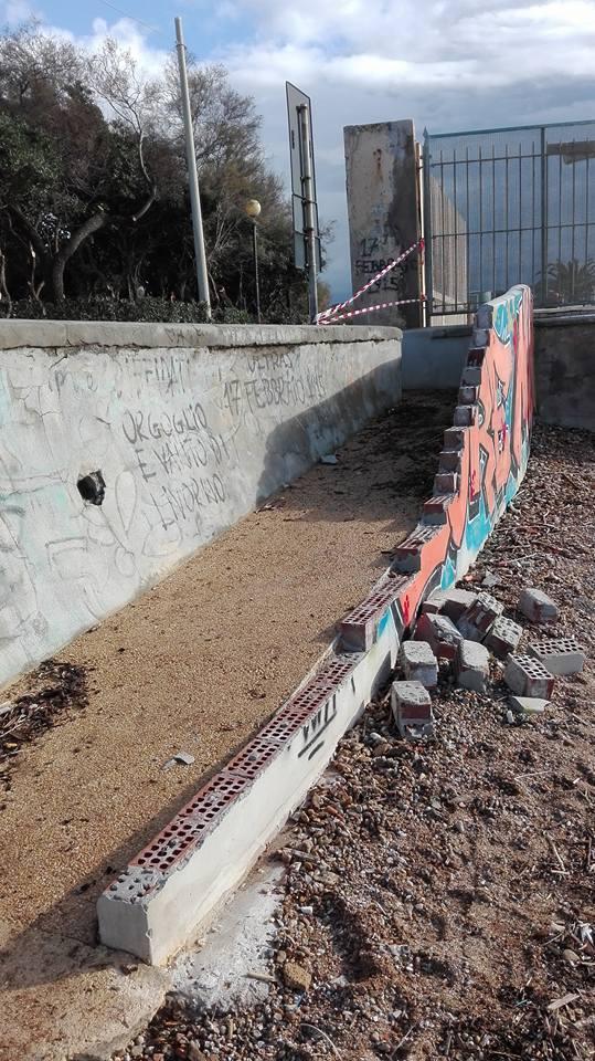 Distrutta la discesa che porta alla spiaggia dell'Accademia