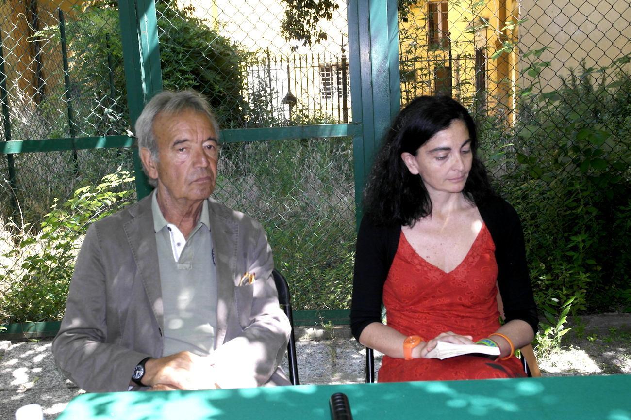 Il giornalista Francesco Viviano durante una presentazione del suo libro