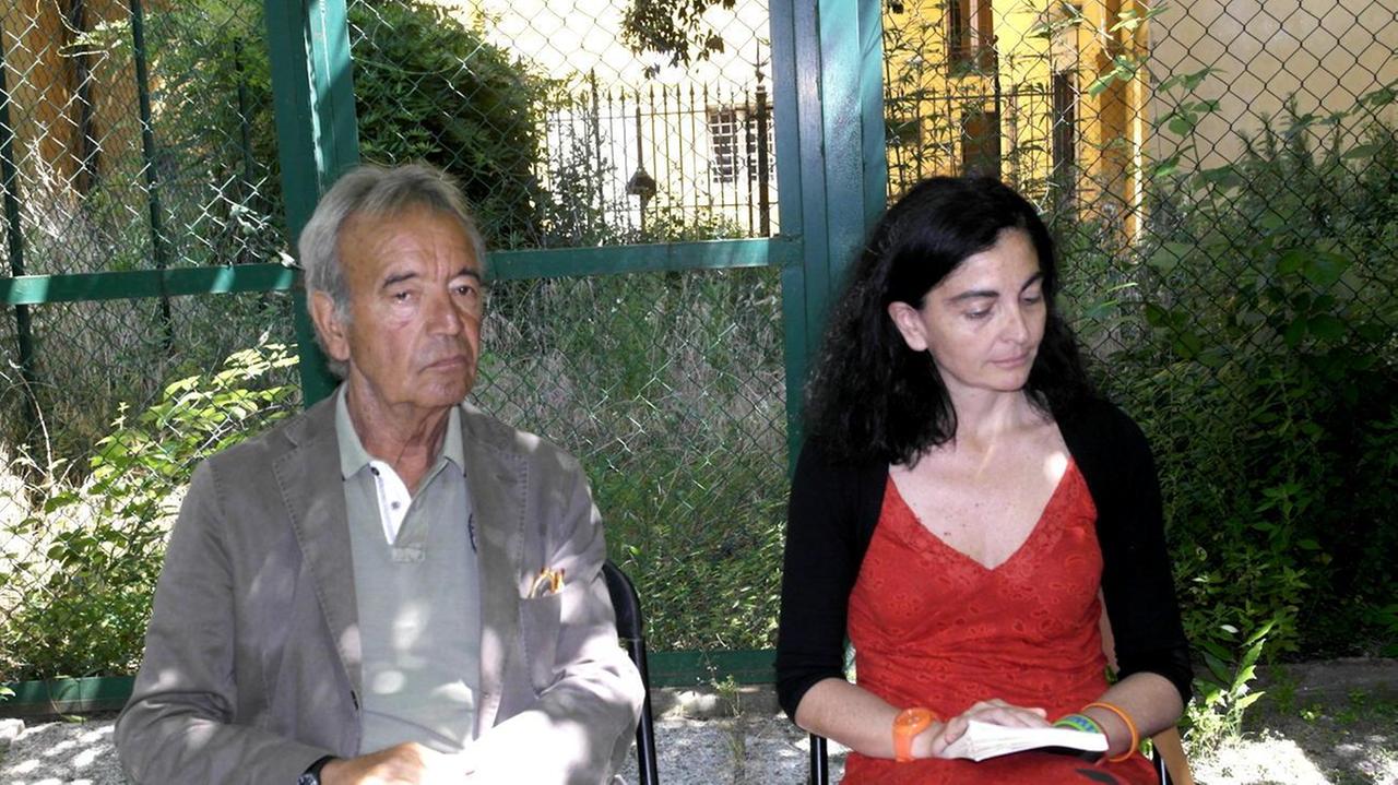 Il giornalista Francesco Viviano durante una presentazione del suo libro