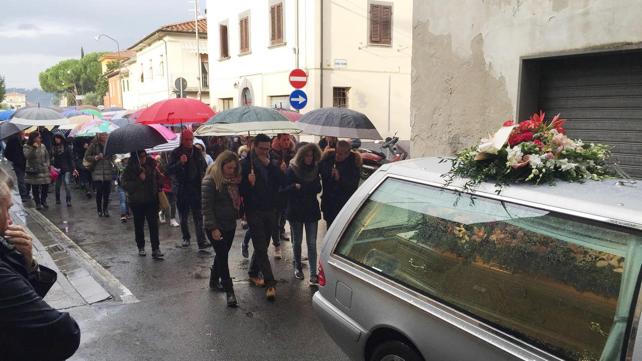 Un momento dei funerali di Rosetta Pagni (Foto di Franco Silvi)