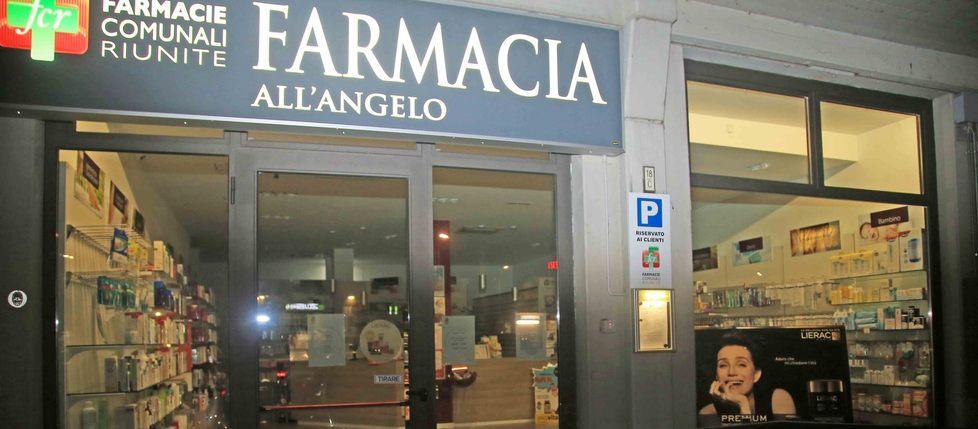 Assalta la farmacia armato di coltello 