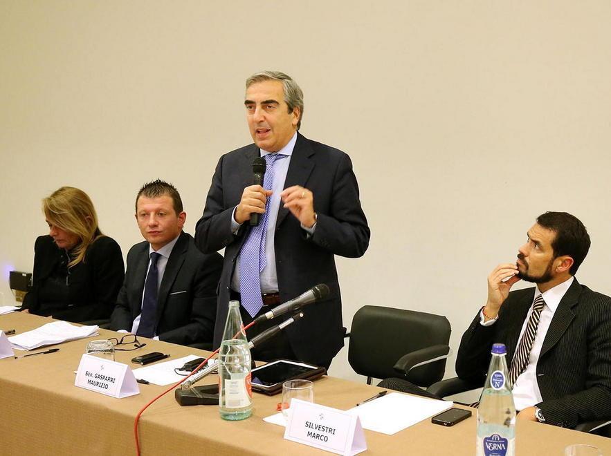 «Basta degrado e criminalità» E Gasparri sostiene la protesta