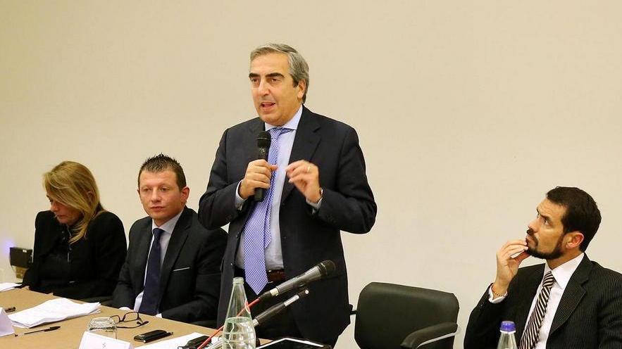 «Basta degrado e criminalità» E Gasparri sostiene la protesta