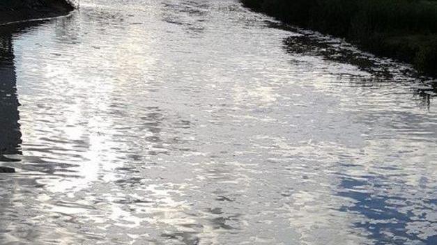 Torna la schiuma nel fiume Elsa