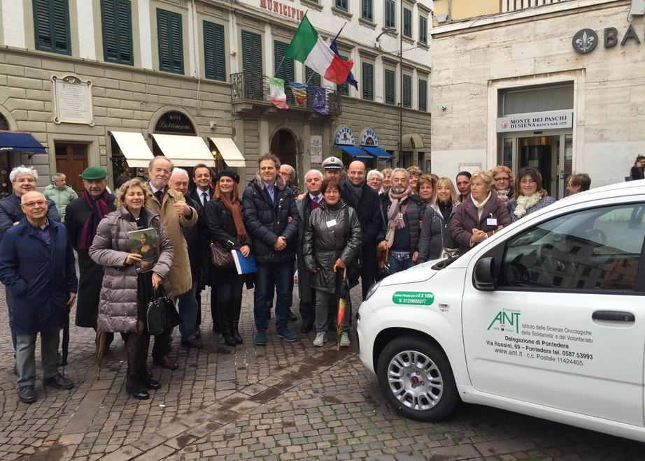 Il Rotary Club dona un’auto all’Ant