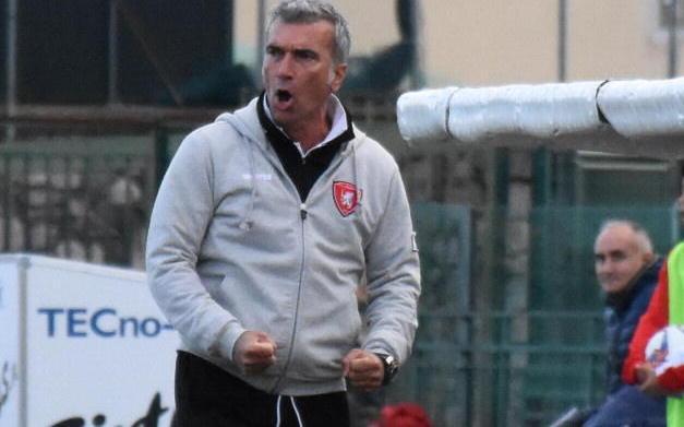 Il bomber dedica la doppietta alla moglie 
