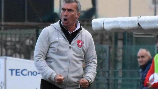 Il bomber dedica la doppietta alla moglie