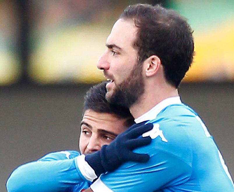 Insigne-Higuain, il Napoli vola alto 