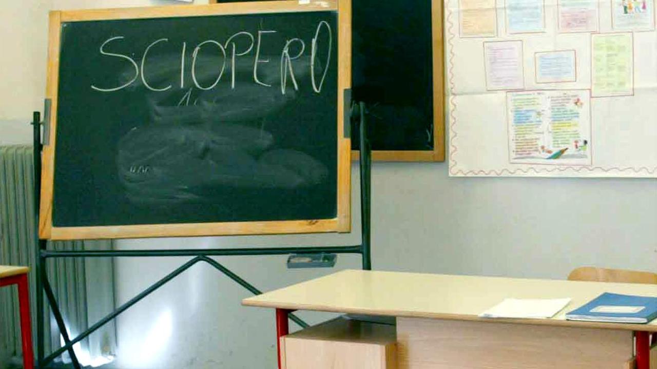 Un banco vuoto (foto di archivio)