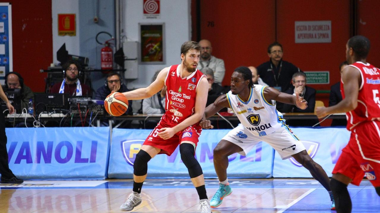 Aleksander Czyz durant eil match contro la Vanoli Cremona (Foto Sestini)