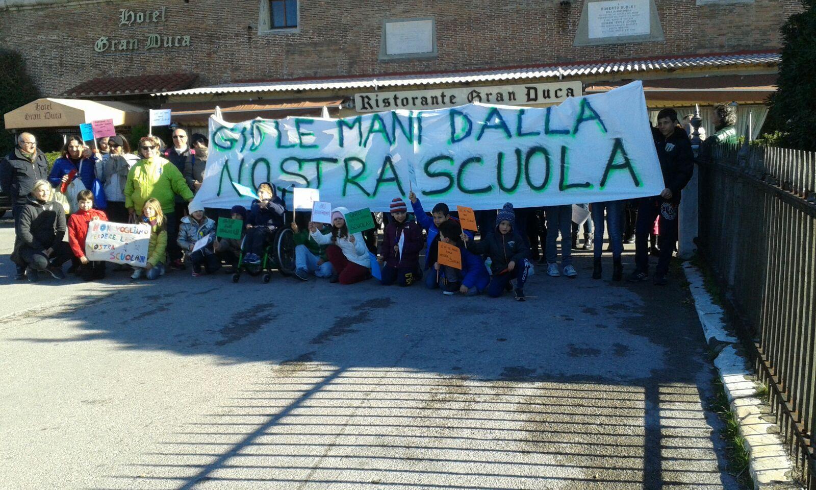Il presidio dei genitori e degli alunni delle scuole di Marciana