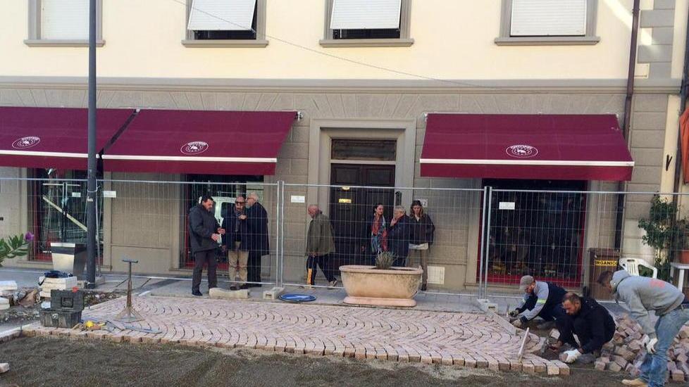 L'intervento per la nuova pavimentazione sul corso Matteotti (foto Falorni/Silvi)