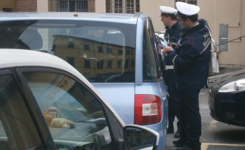Polemiche sui vigilini, ma le multe calano 
