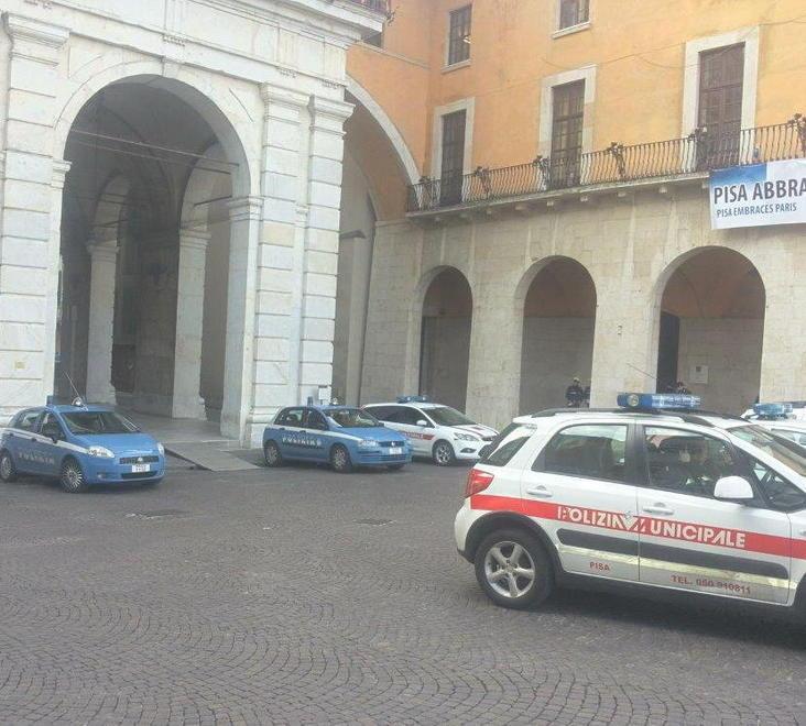 L’occupazione stavolta è... delle divise 