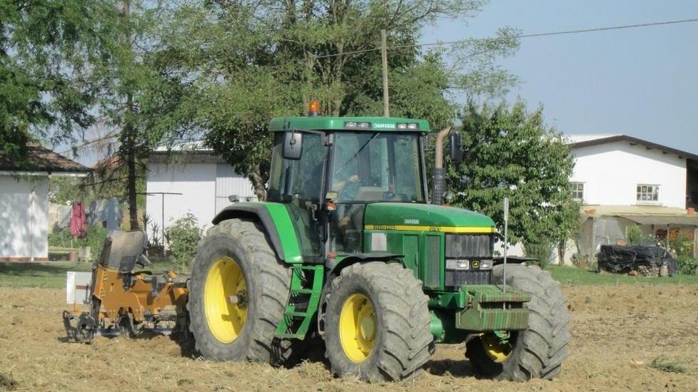 Risparmia 400 euro a ettaro l’imprenditore che usa il nero
