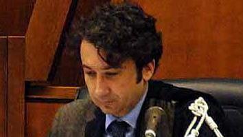 Le rompe un piede con la sdraio Anziana alla sbarra