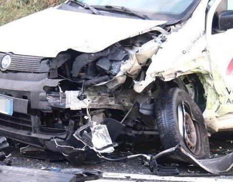 Scontro fra auto a Castel Boccale 