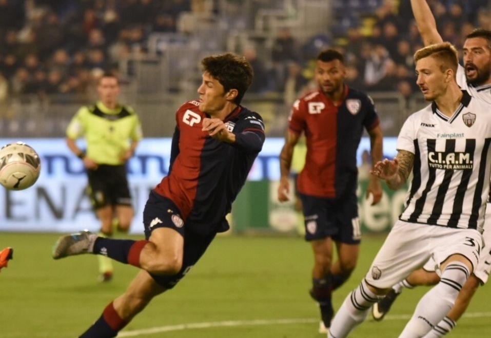 Il Cagliari dà spettacolo, Ascoli travolto 