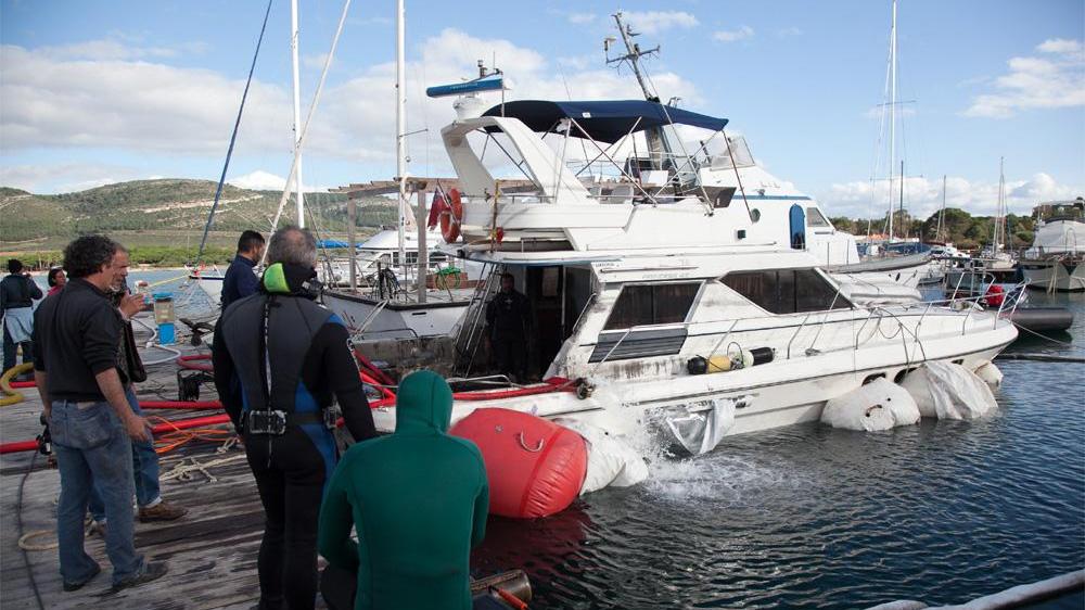 Alghero, yacht rischia di affondare nella base nautica di Porto Conte 