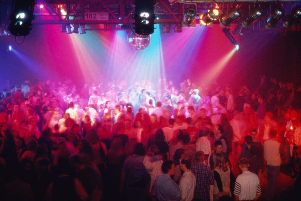 La pista di una discoteca (foto di repertorio)