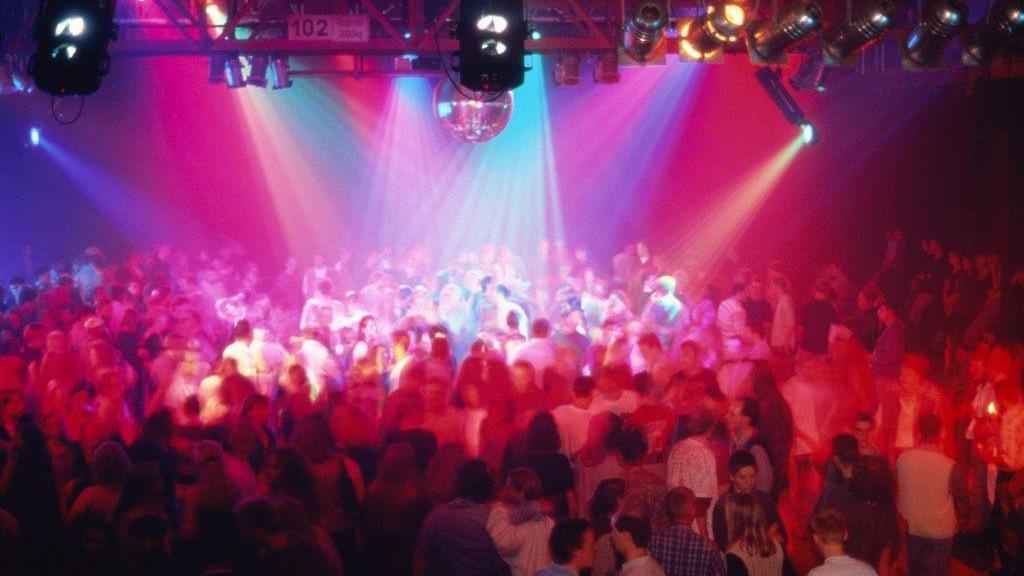 La pista di una discoteca (foto di repertorio)