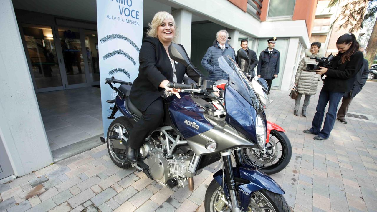 Confcommercio dona due motociclette alla questura di Reggio Emilia