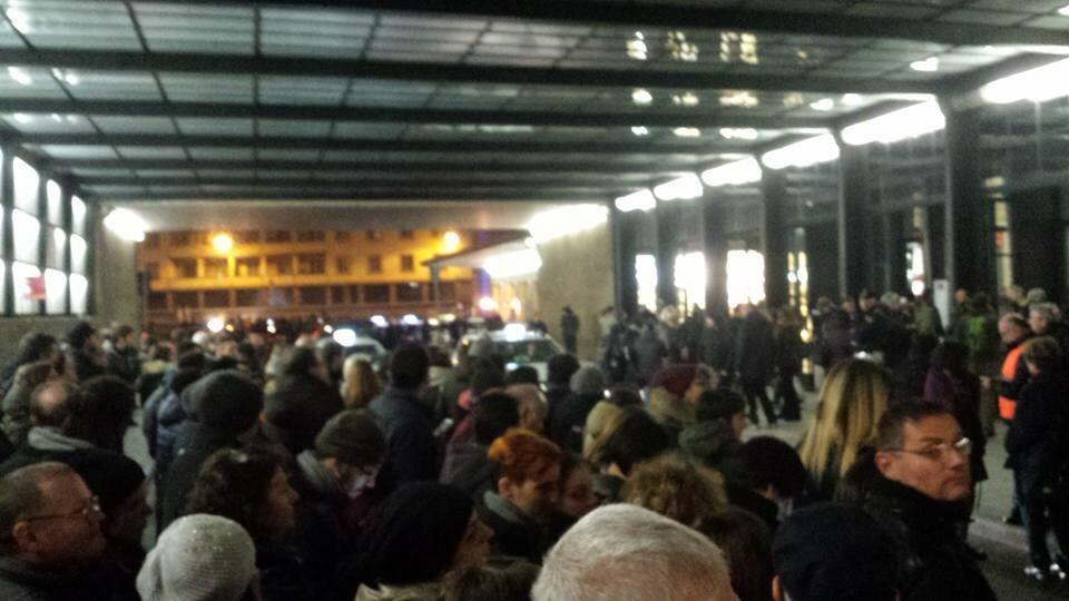 Il caos alla stazione di Firenze (foto Jessica Cocco da Facebook)