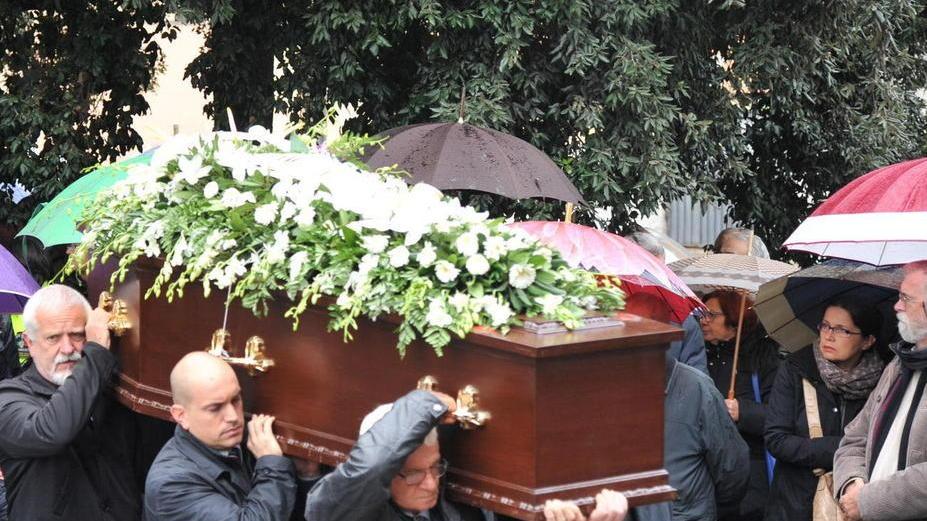 Migliaia per l’addio a Eleonora