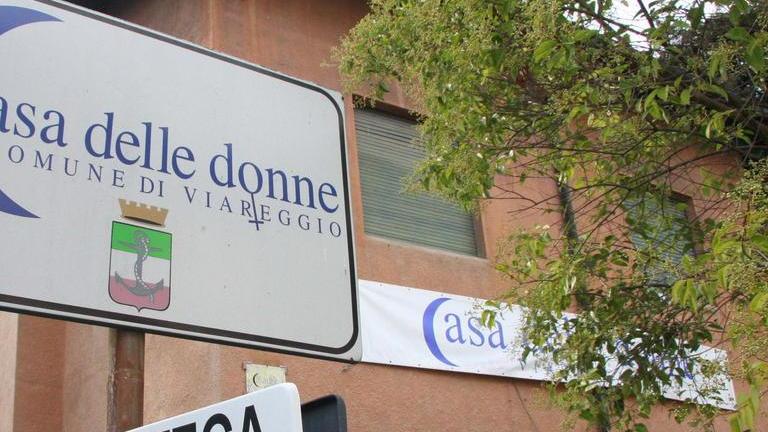 Versilia in piazza contro la violenza