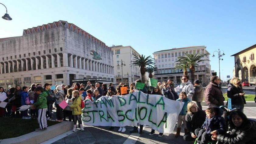 Scuola, esplode la protesta degli alunni e dei genitori