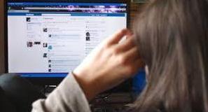 Minacce e insulti su Facebook 