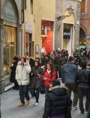 Dai vestiti ai bar Maxi sconti in oltre 50 negozi 