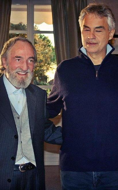 Il maestro Marcenaro premia Bocelli 