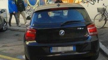 Il trucco del pass disabili: cento multati