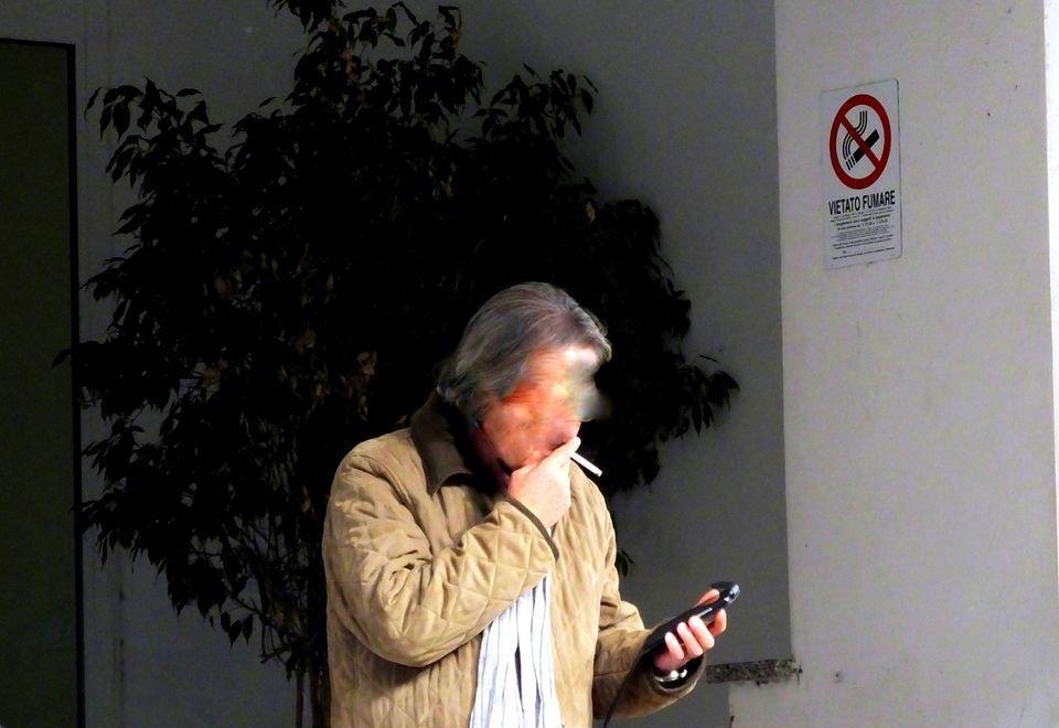 Sassari, nel cortile dell’ospedale civile c’è il regno dei maleducati 