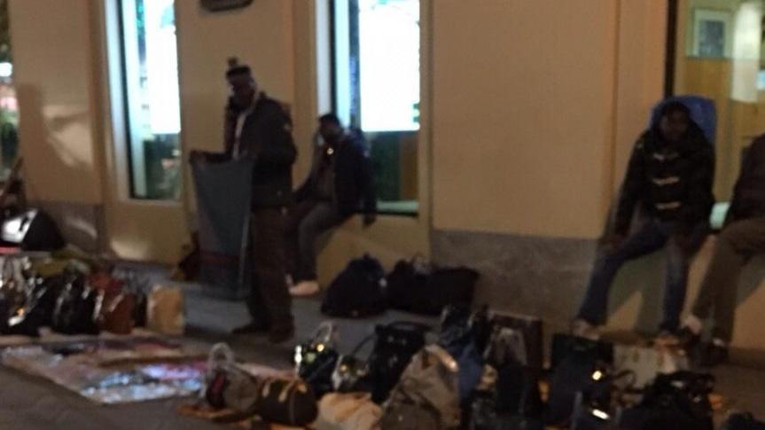 Ore 13: gli abusivi seminano il caos