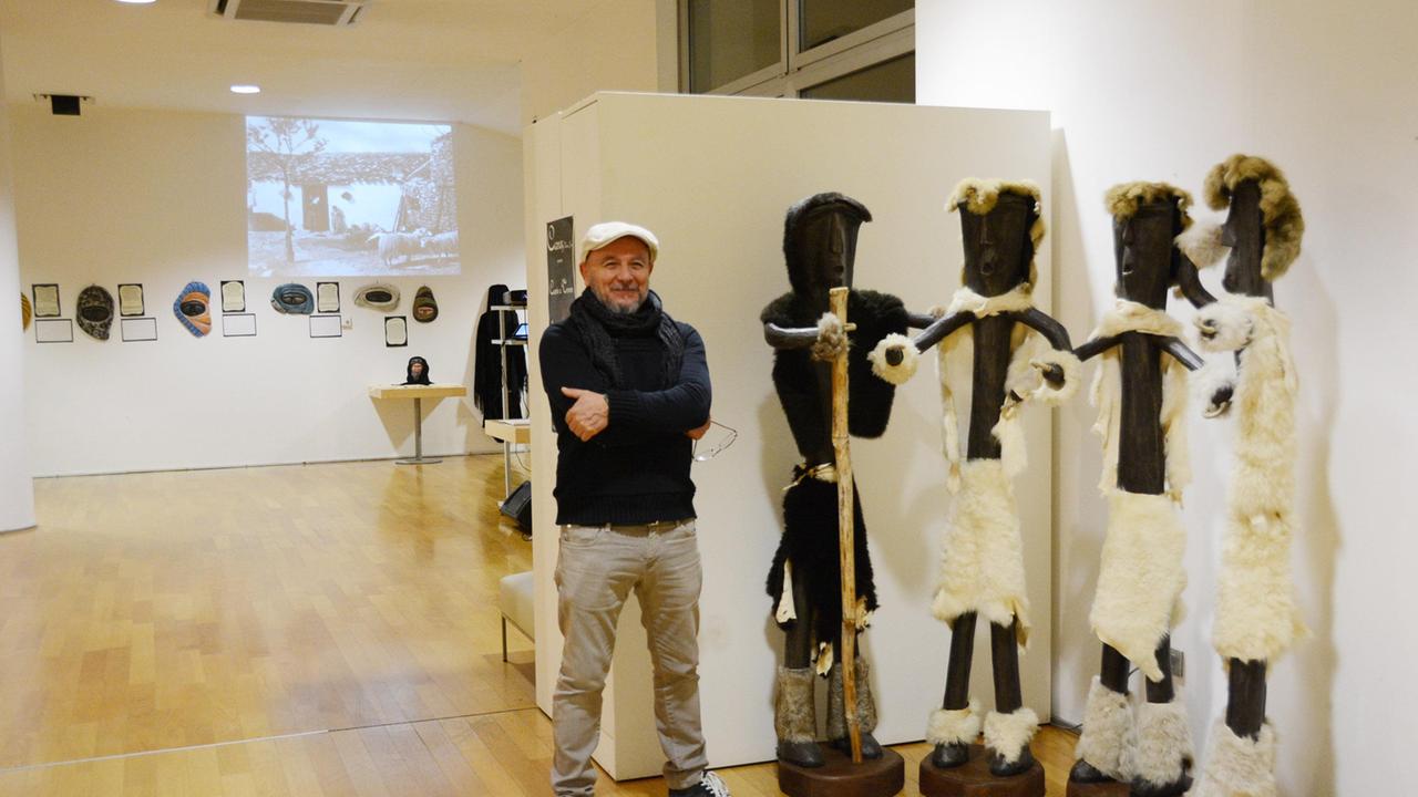 Roberto Serri e l'allestimento della sua mostra al museo archeologico
