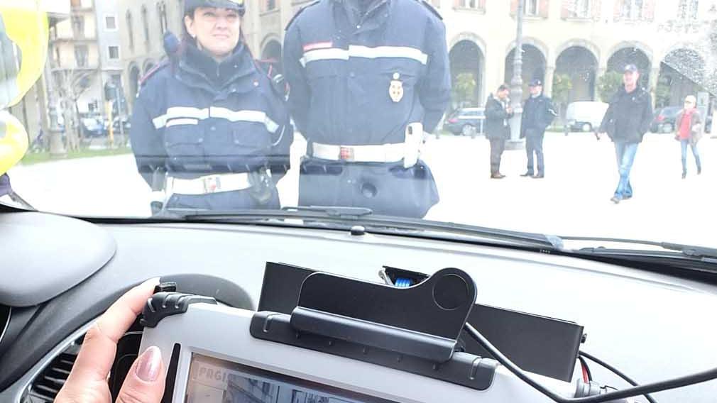 Una macchina della Municipale con il sistema street control