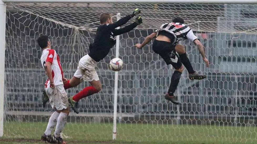 Vietato l’accesso al derby ai tifosi del Viareggio